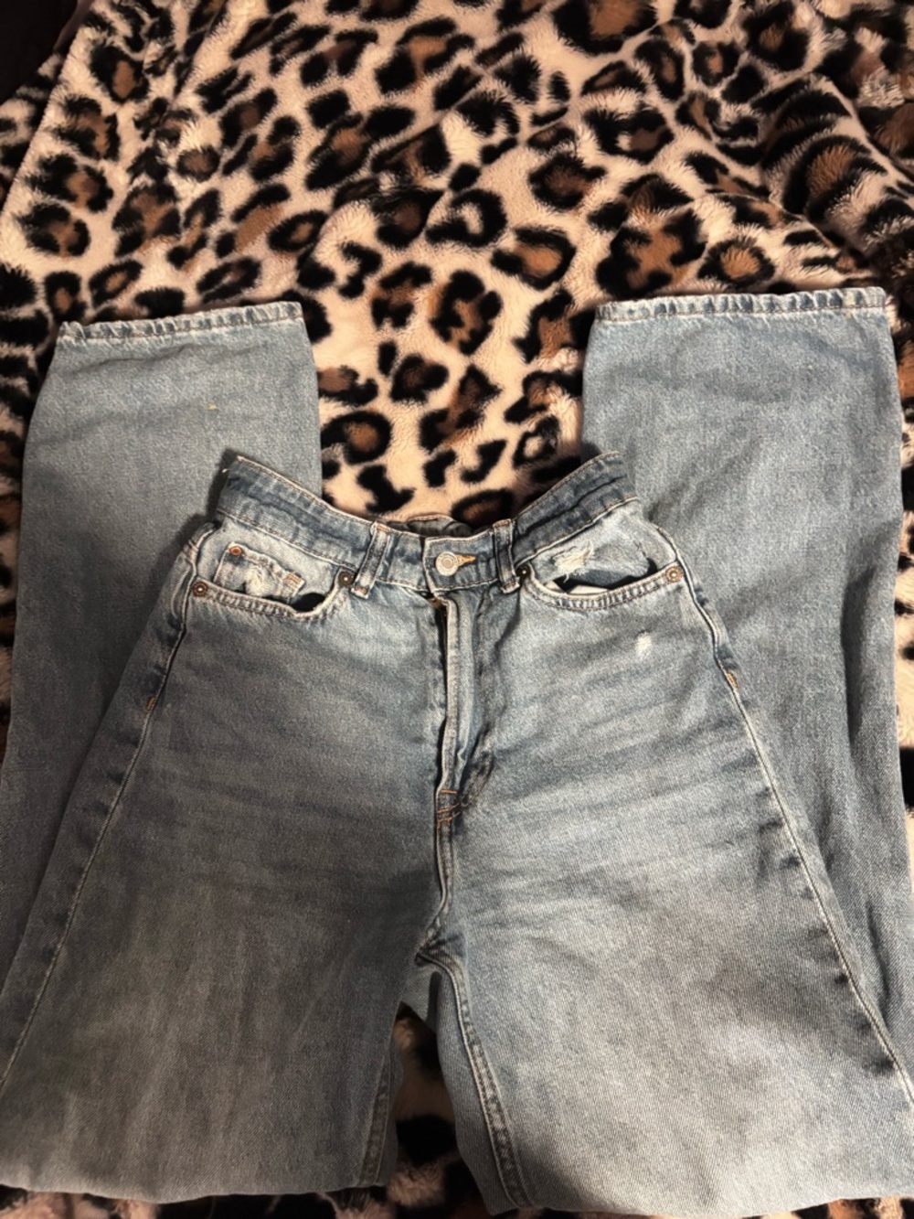 Garage Women Straight Leg Jeans in Light Blue Wash